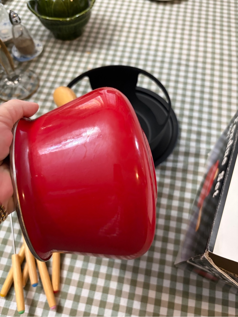 Red Fondue Set with Wooden Handles - 2QT - Picture 9 of 16